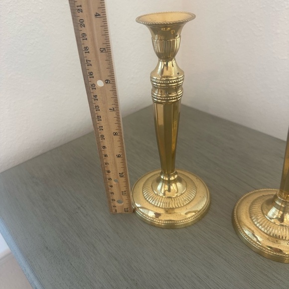 Detailed pair of Vintage brass candlestick holders romantic contemporary dining - Picture 4 of 4